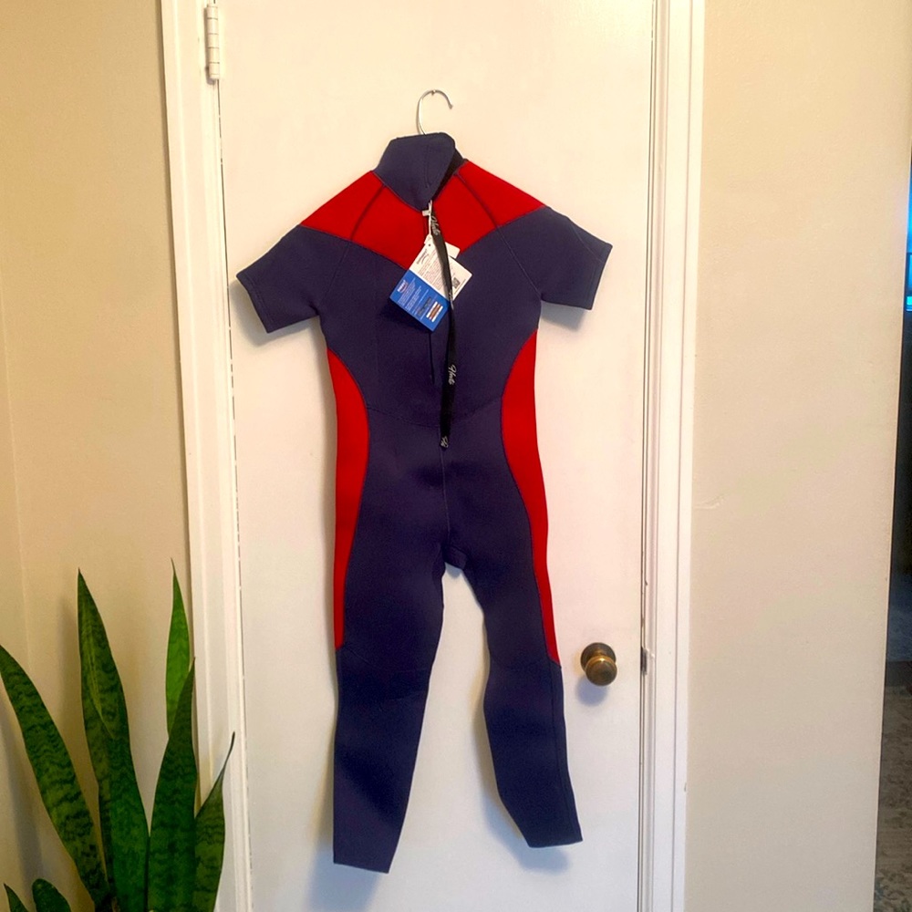 Hevto Hero II wetsuit Sz 8 NWT